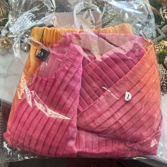 AKIRA Pink and Orange Pleated Crop Top - Picture 2 of 3